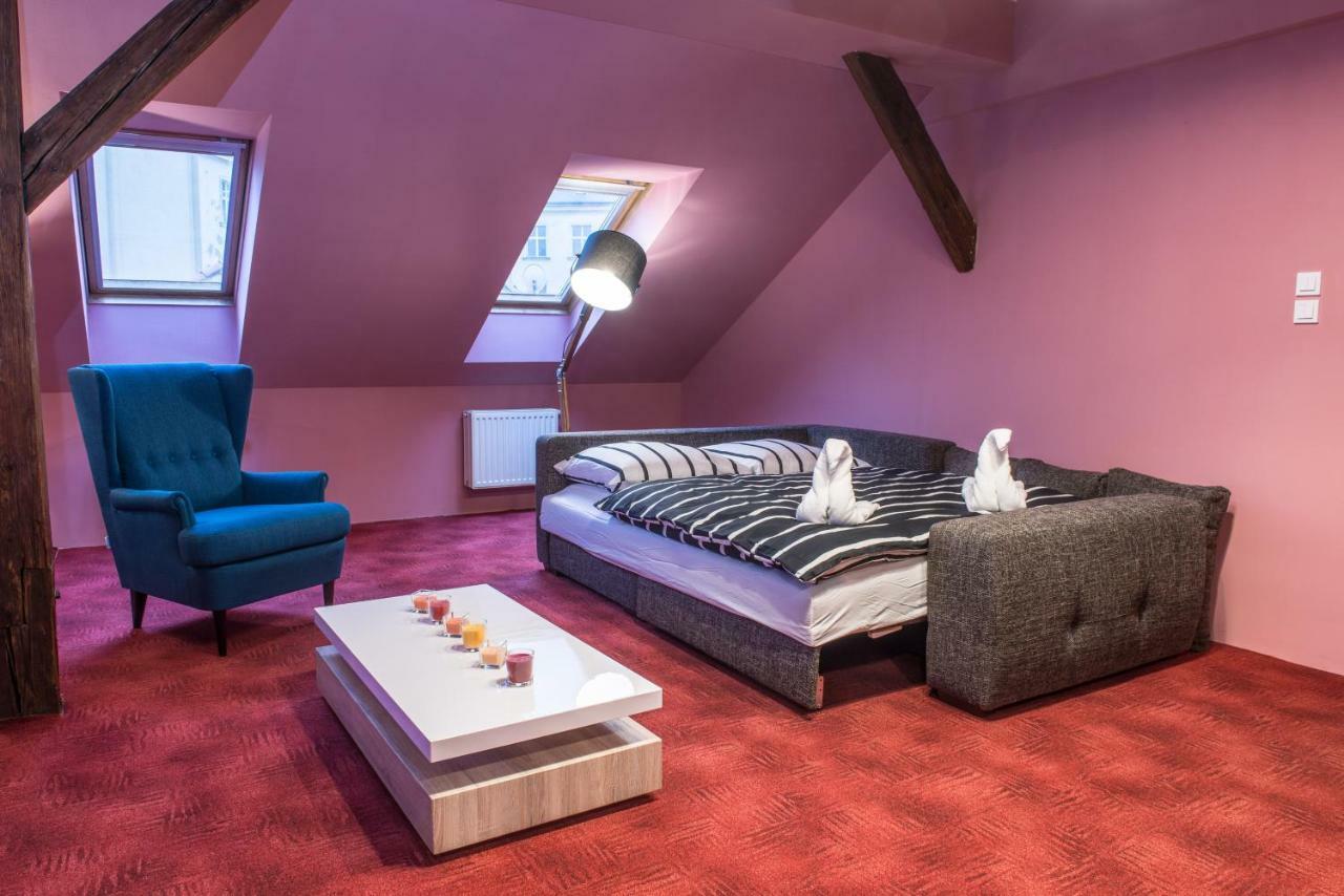 Spacious And Quiet Attic Flat In Centre Prague Exterior photo